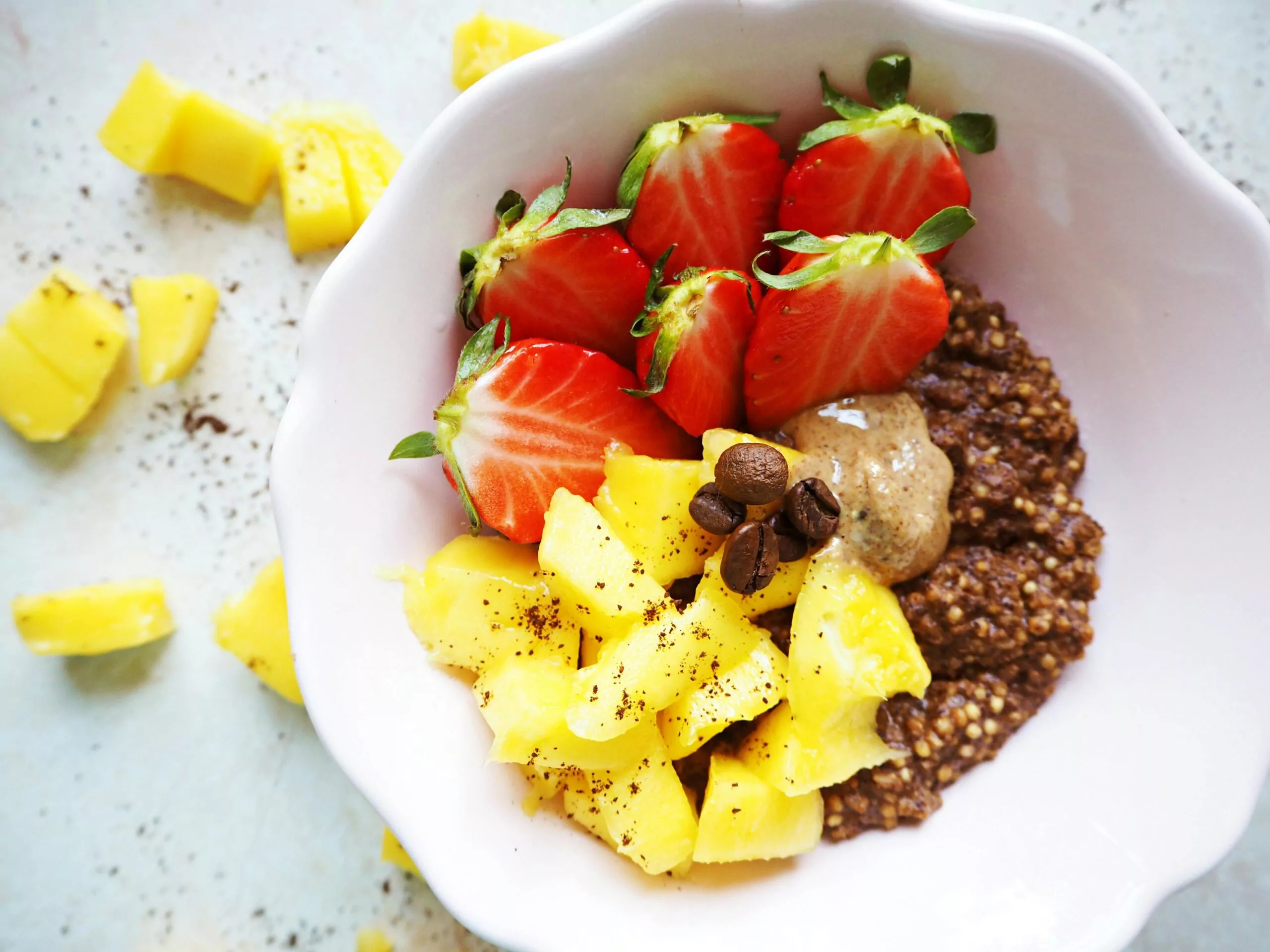 A vibrant smoothie bowl filled with nutritious ingredients, representing the benefits of the smoothie diet for weight loss.